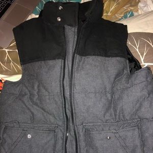 Gap black puffer vest size S